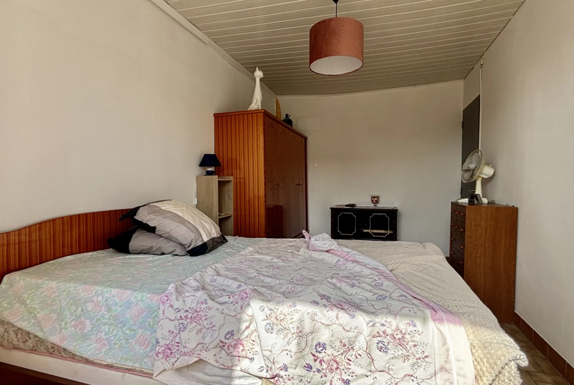 Maison de plain-pied à Pomérols avec garage, atelier et terrain clos de 404 m² 