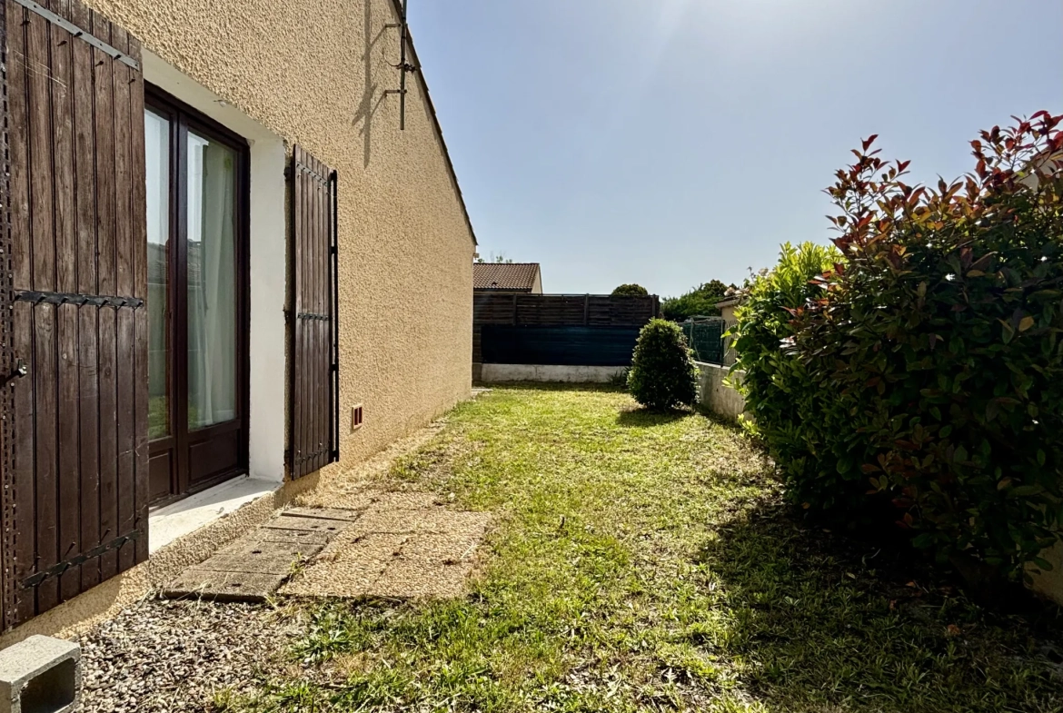 Maison de plain-pied à Pomérols avec garage, atelier et terrain clos de 404 m² 