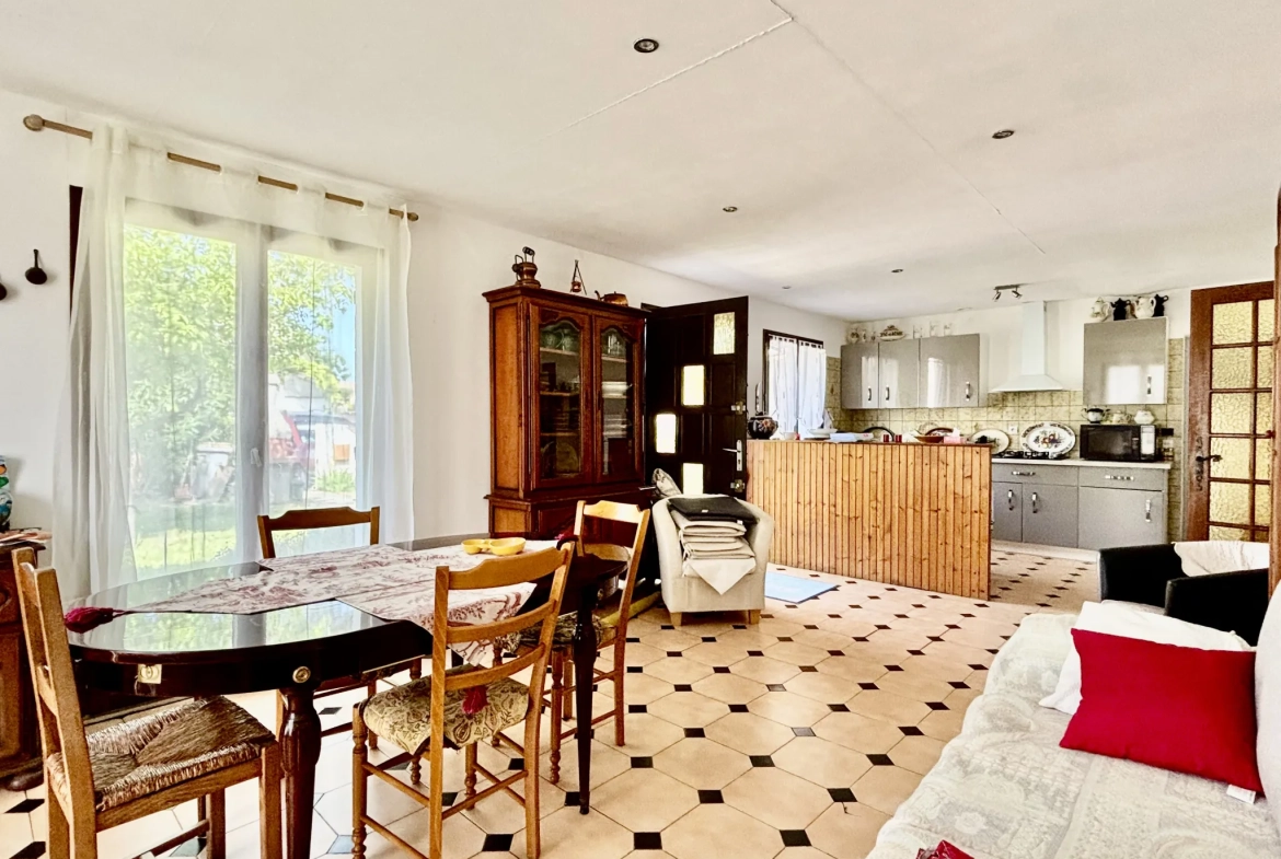 Maison de plain-pied à Pomérols avec garage, atelier et terrain clos de 404 m² 
