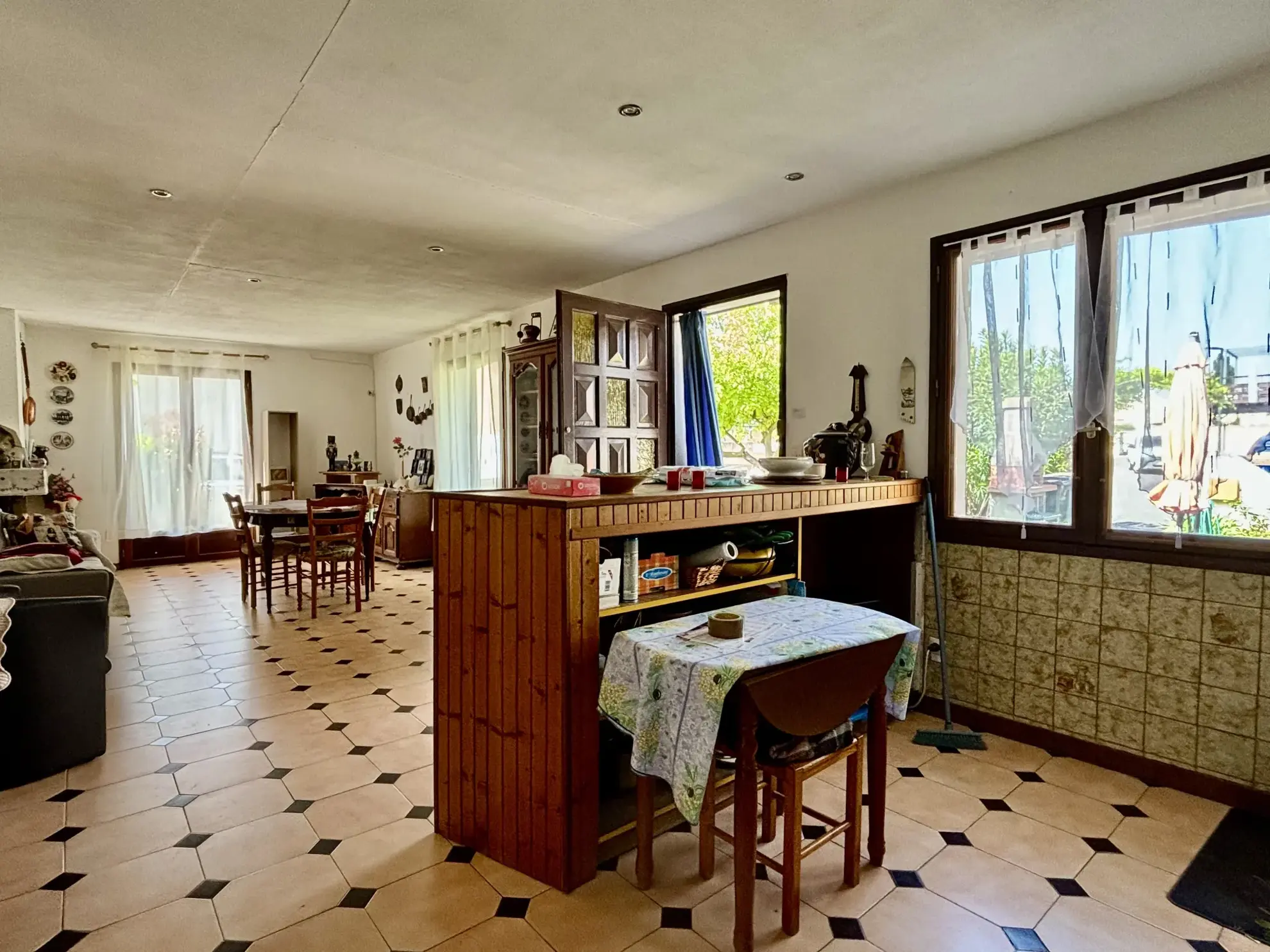 Maison de plain-pied à Pomérols avec garage, atelier et terrain clos de 404 m² 