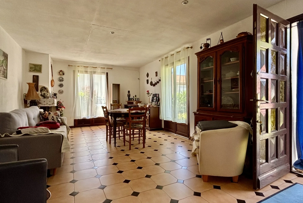 Maison de plain-pied à Pomérols avec garage, atelier et terrain clos de 404 m² 