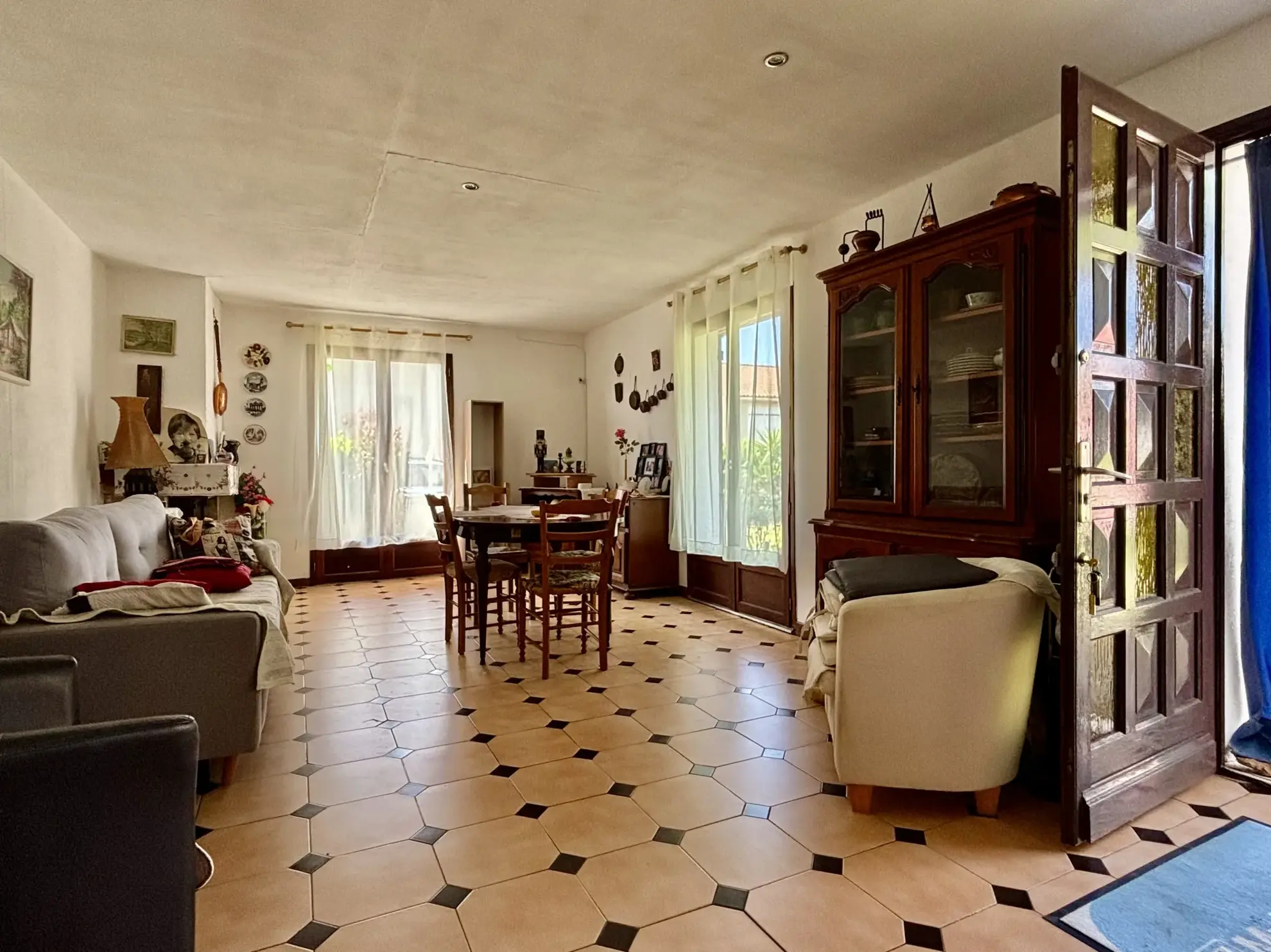 Maison de plain-pied à Pomérols avec garage, atelier et terrain clos de 404 m² 