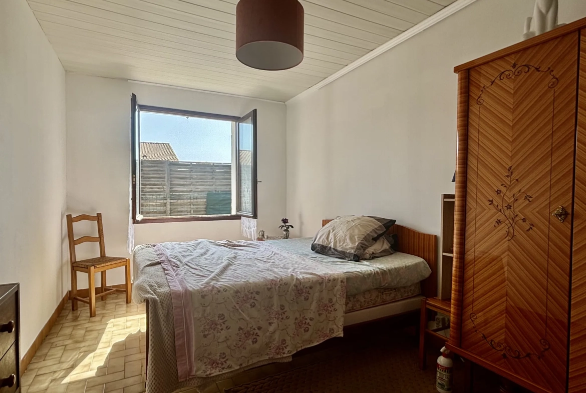 Maison de plain-pied à Pomérols avec garage, atelier et terrain clos de 404 m² 