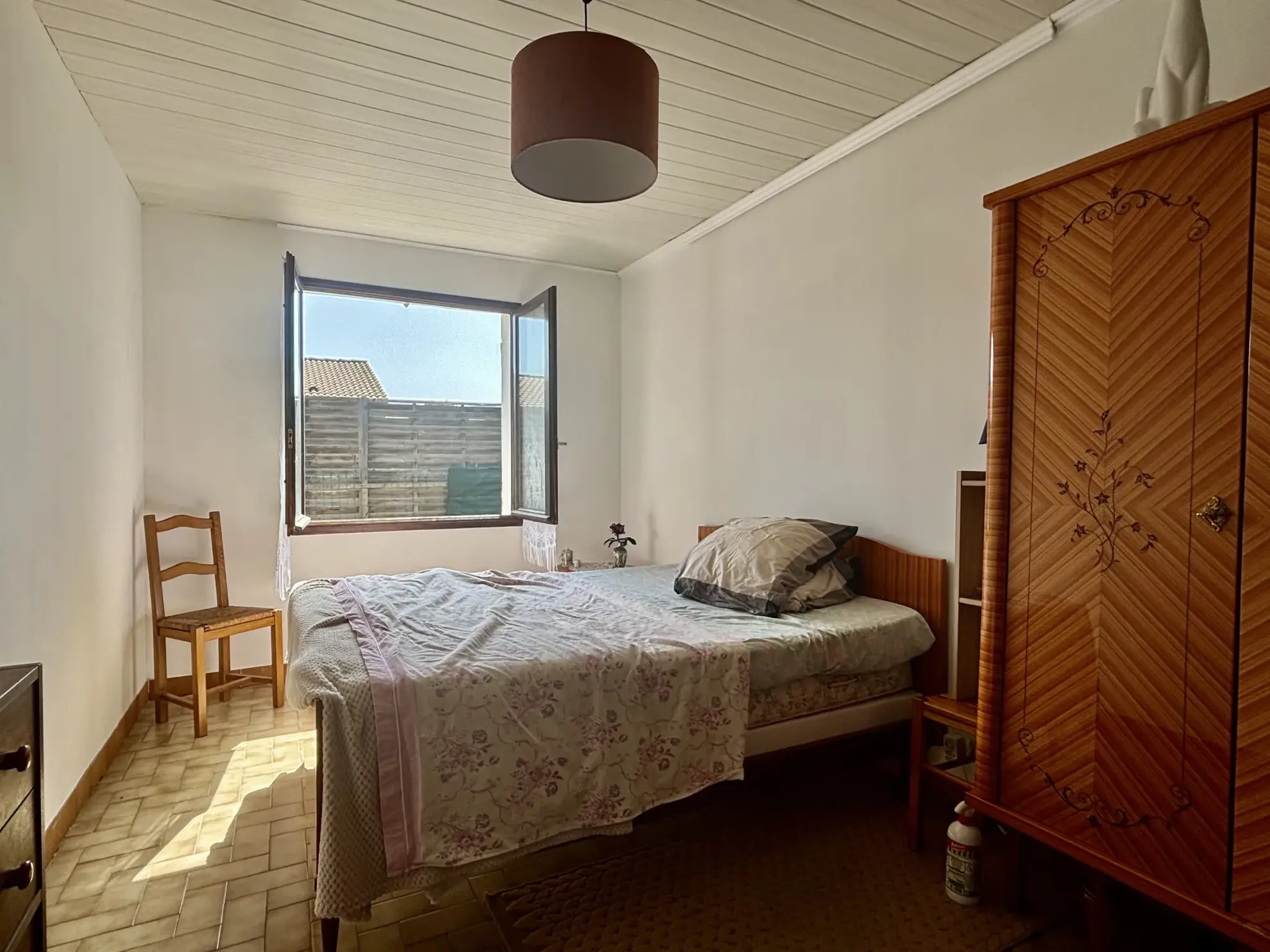 Maison de plain-pied à Pomérols avec garage, atelier et terrain clos de 404 m² 