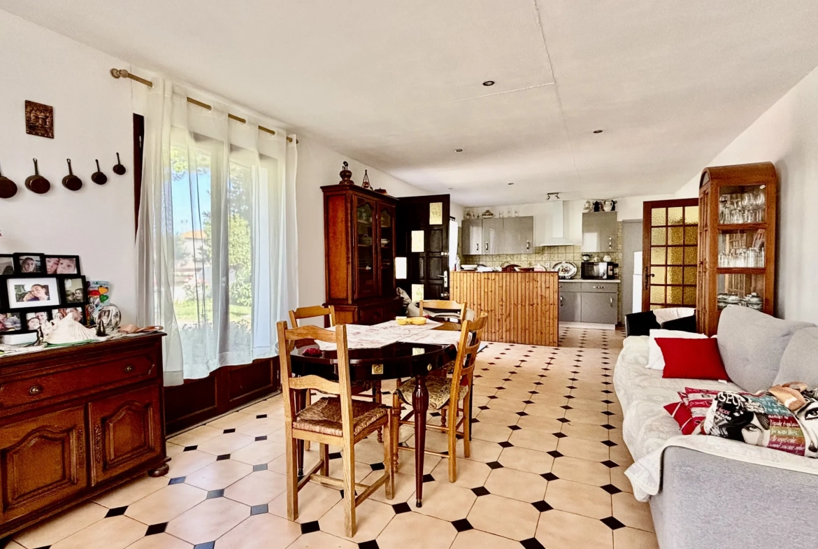 Maison de plain-pied à Pomérols avec garage, atelier et terrain clos de 404 m² 