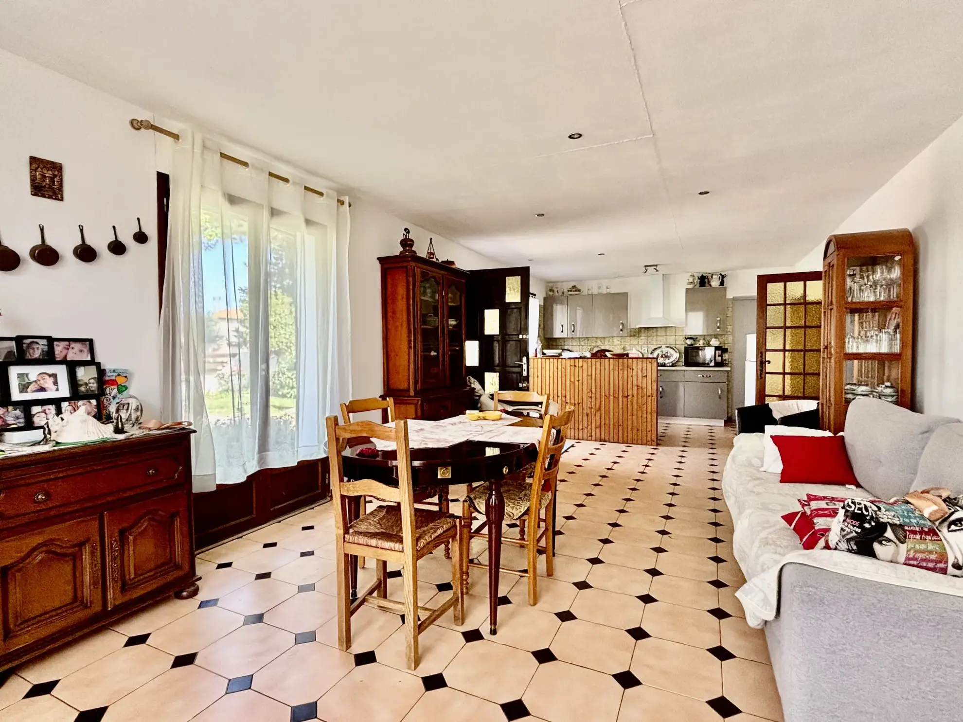 Maison de plain-pied à Pomérols avec garage, atelier et terrain clos de 404 m² 