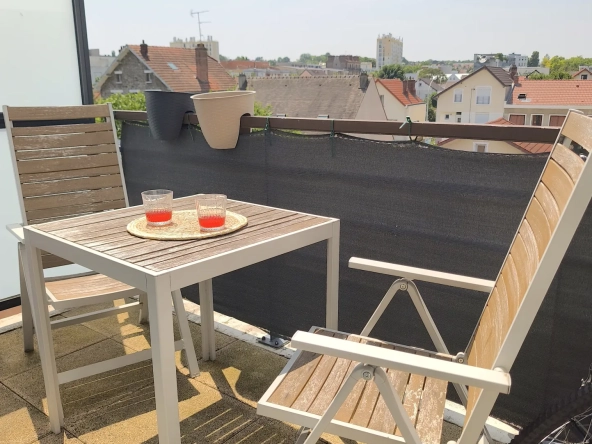 Bel appartement traversant 4 pièces avec balcon à Orly, parking sécurisé et résidence récente