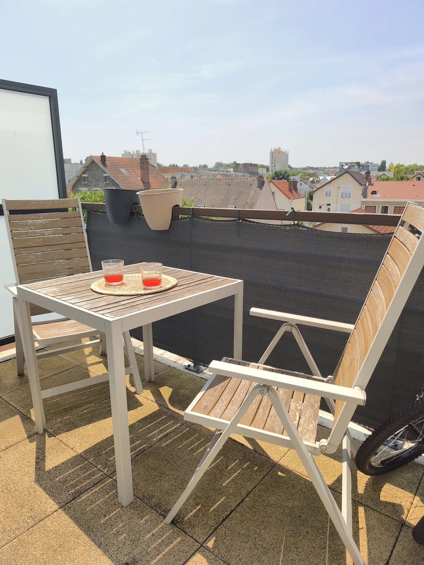 Bel appartement traversant 4 pièces avec balcon à Orly, parking sécurisé et résidence récente 
