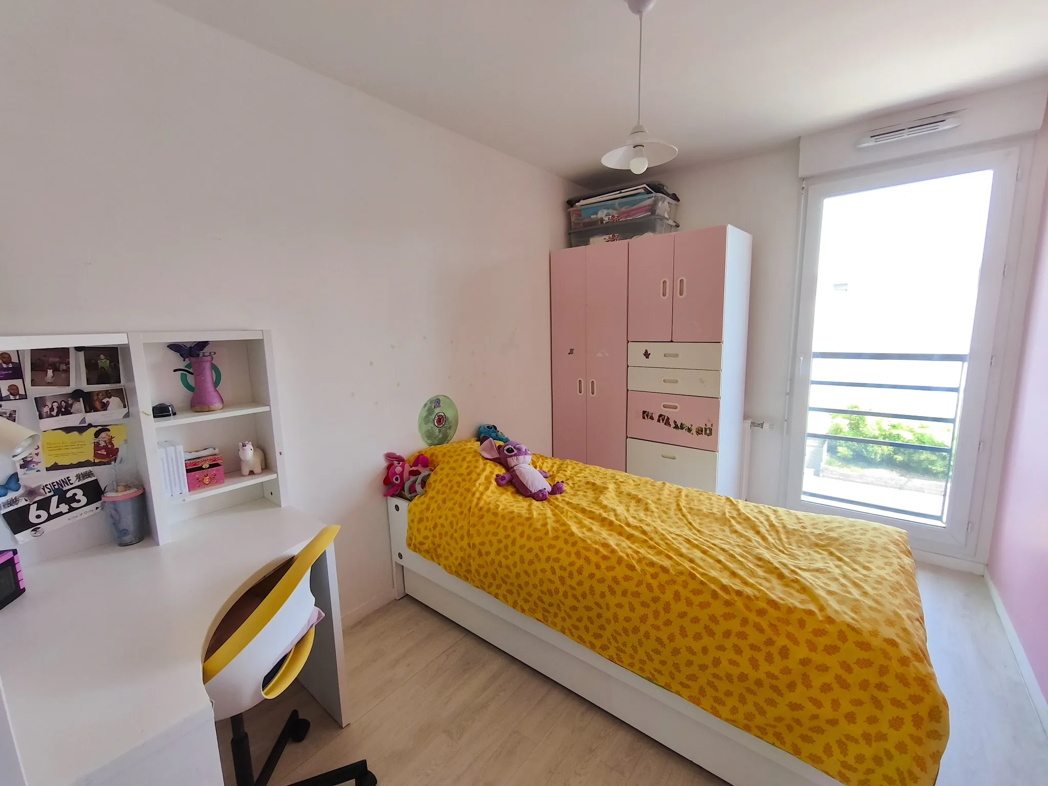 Bel appartement traversant 4 pièces avec balcon à Orly, parking sécurisé et résidence récente 