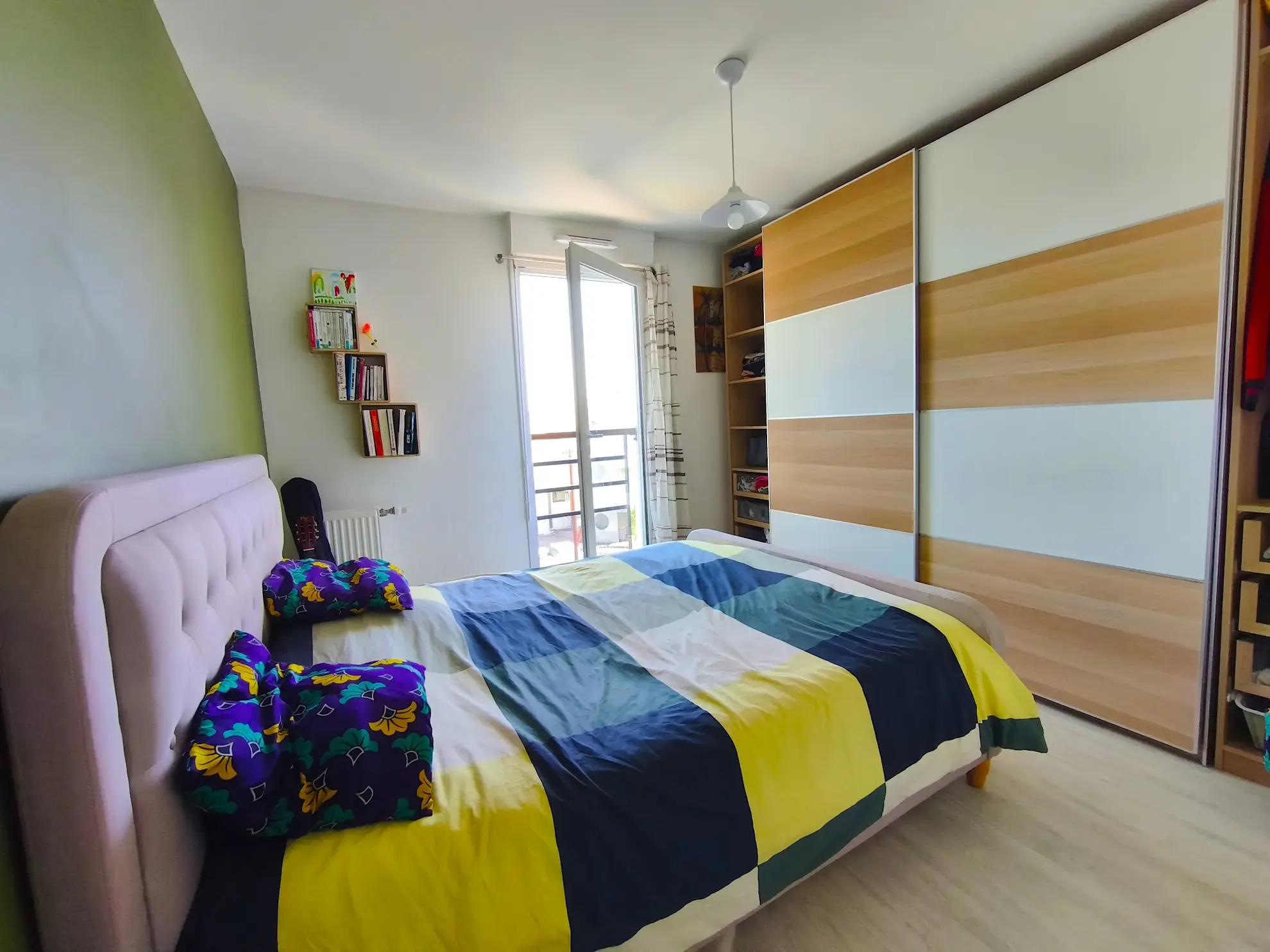 Bel appartement traversant 4 pièces avec balcon à Orly, parking sécurisé et résidence récente 