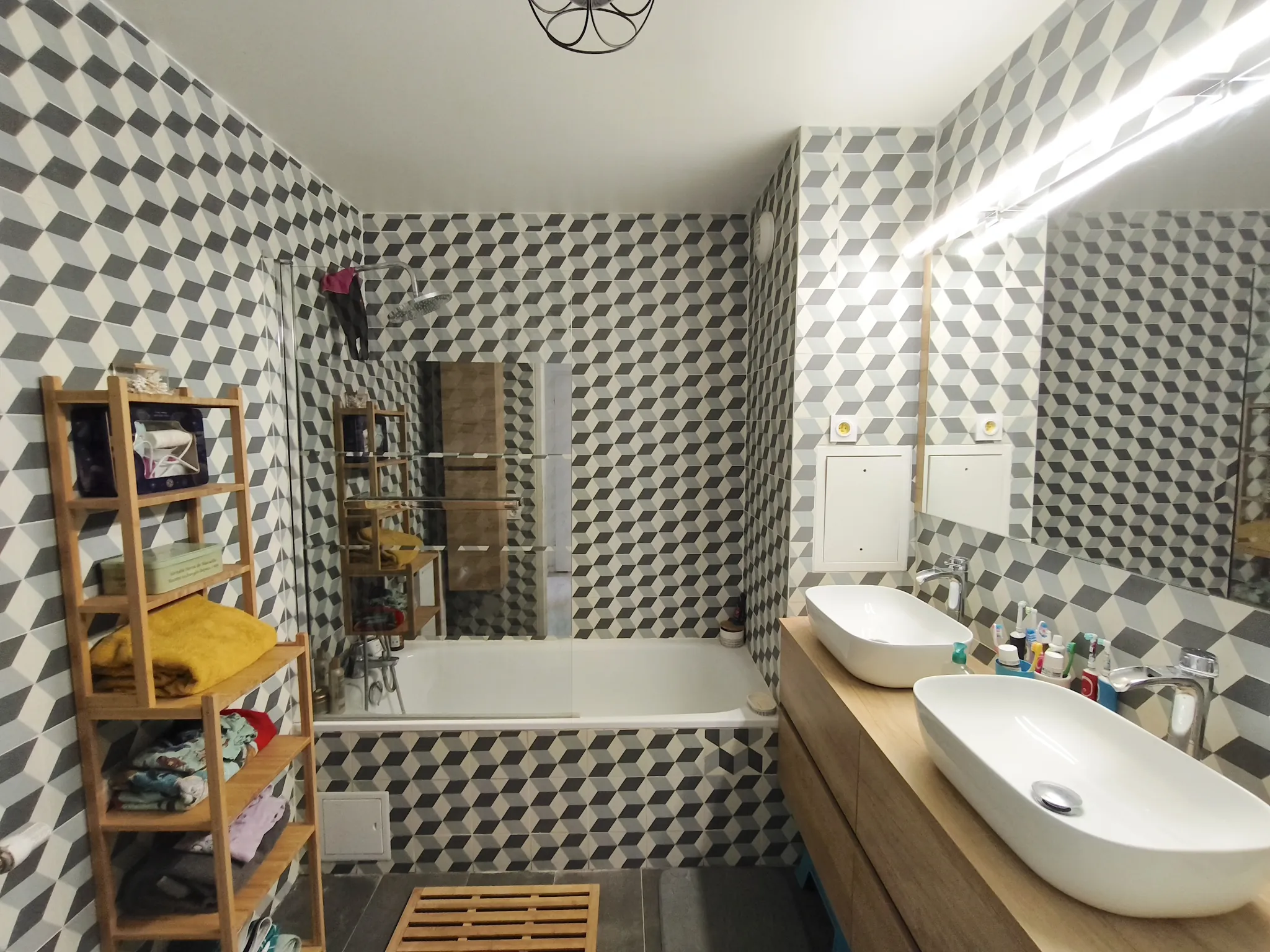 Bel appartement traversant 4 pièces avec balcon à Orly, parking sécurisé et résidence récente 
