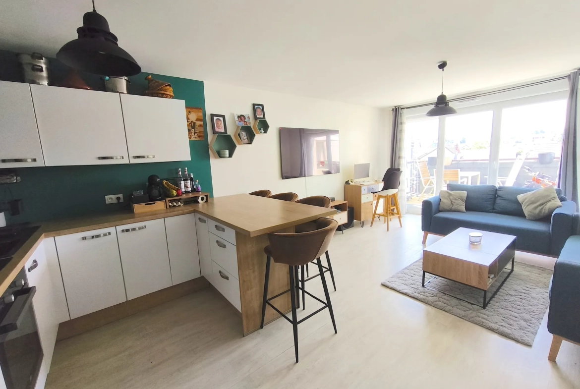 Bel appartement traversant 4 pièces avec balcon à Orly, parking sécurisé et résidence récente 