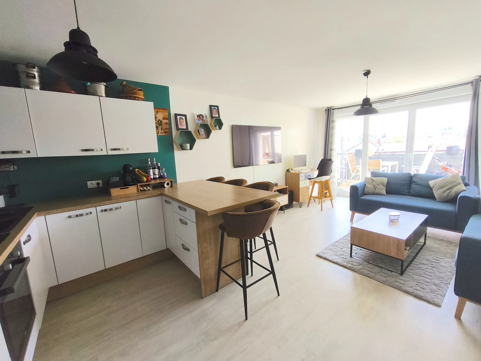 Bel appartement traversant 4 pièces avec balcon à Orly, parking sécurisé et résidence récente 
