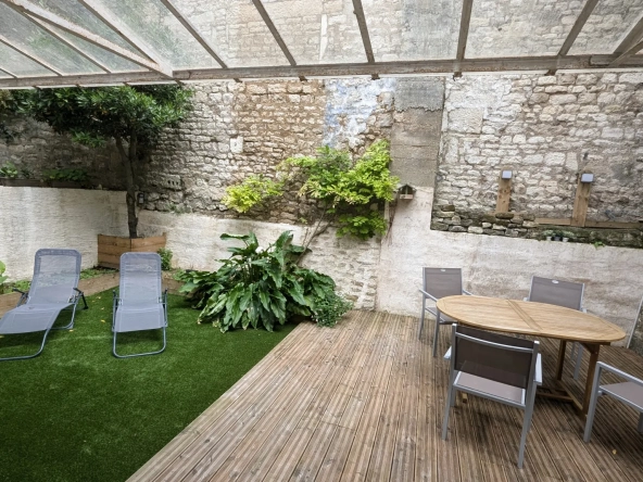 Maison 4 chambres en centre-ville de Niort avec garage et patio