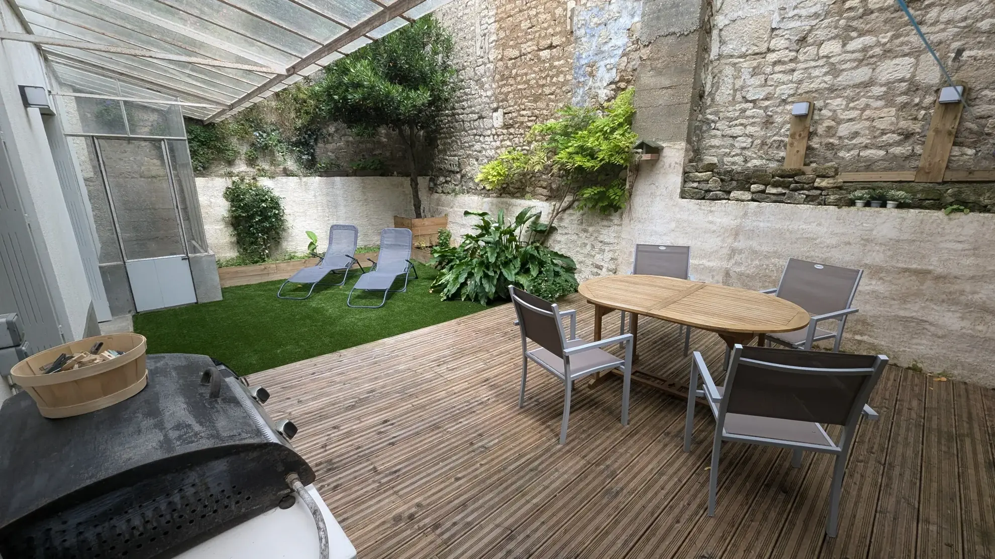 Maison 4 chambres en centre-ville de Niort avec garage et patio 