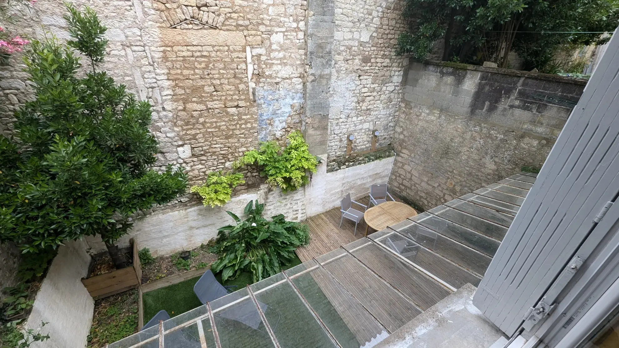 Maison 4 chambres en centre-ville de Niort avec garage et patio 