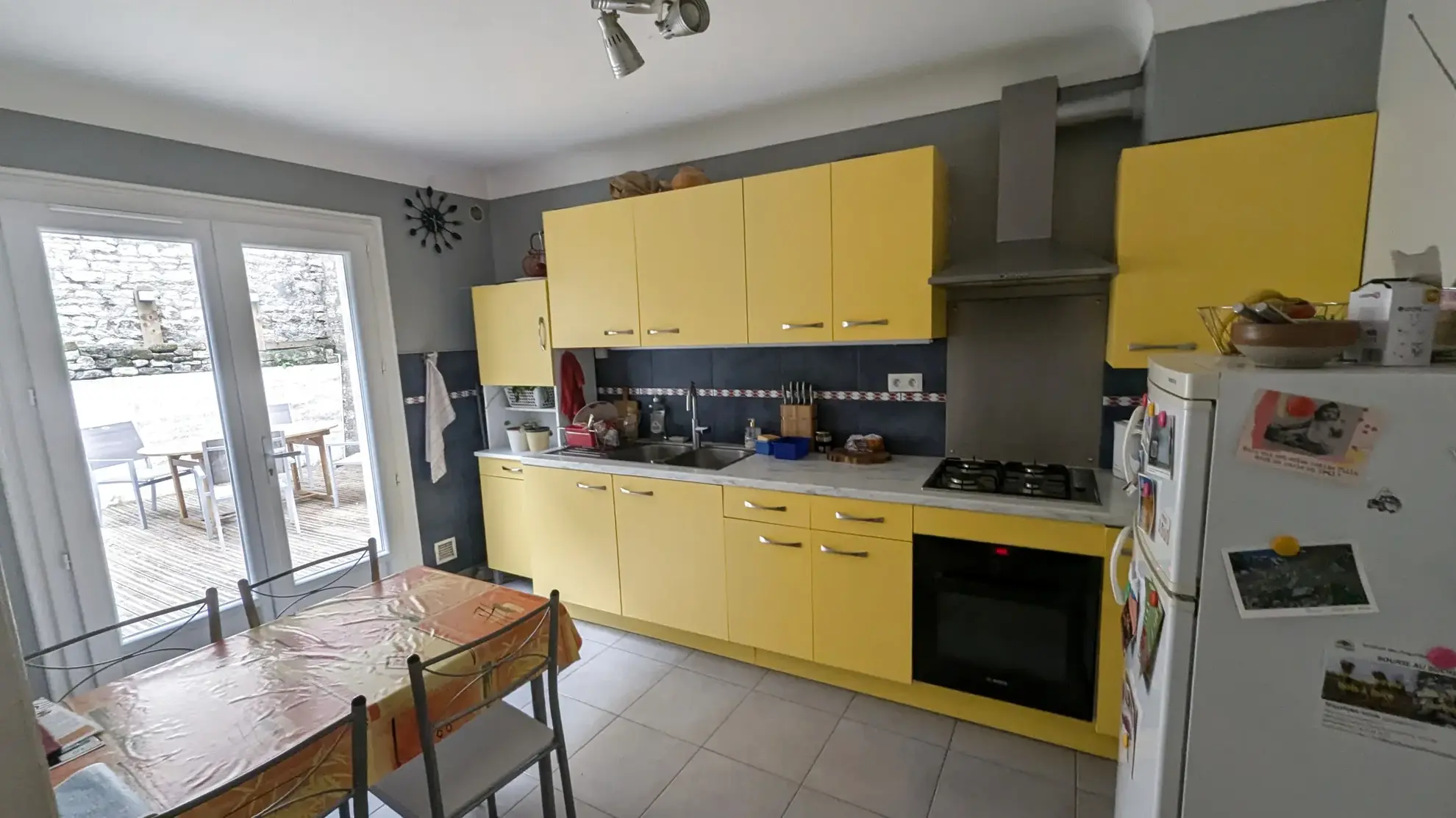 Maison 4 chambres en centre-ville de Niort avec garage et patio 