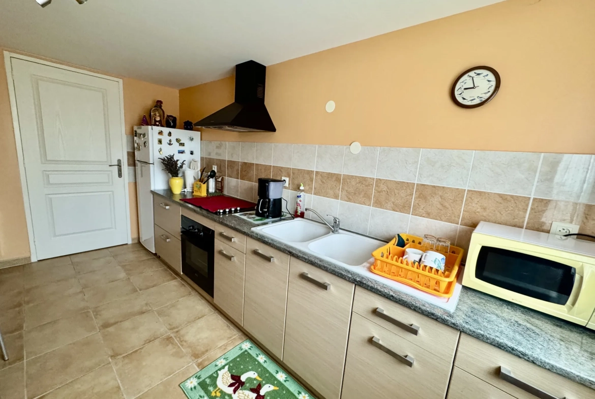 Maison à rénover avec joli terrain à Laudun l'Ardoise 
