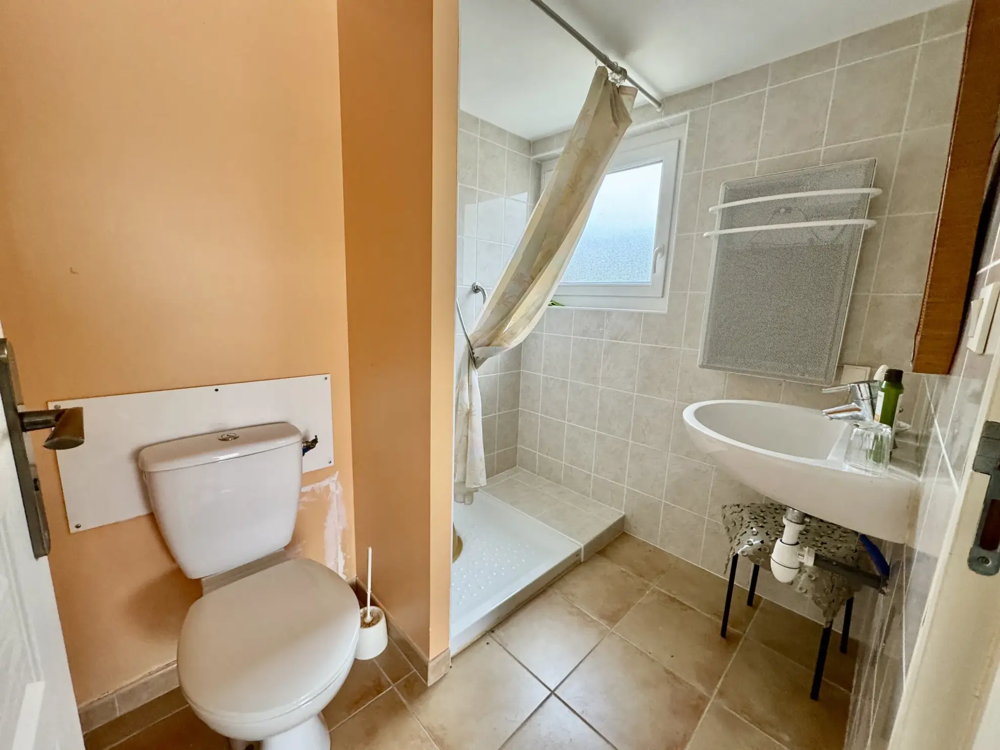 Maison à rénover avec joli terrain à Laudun l'Ardoise 