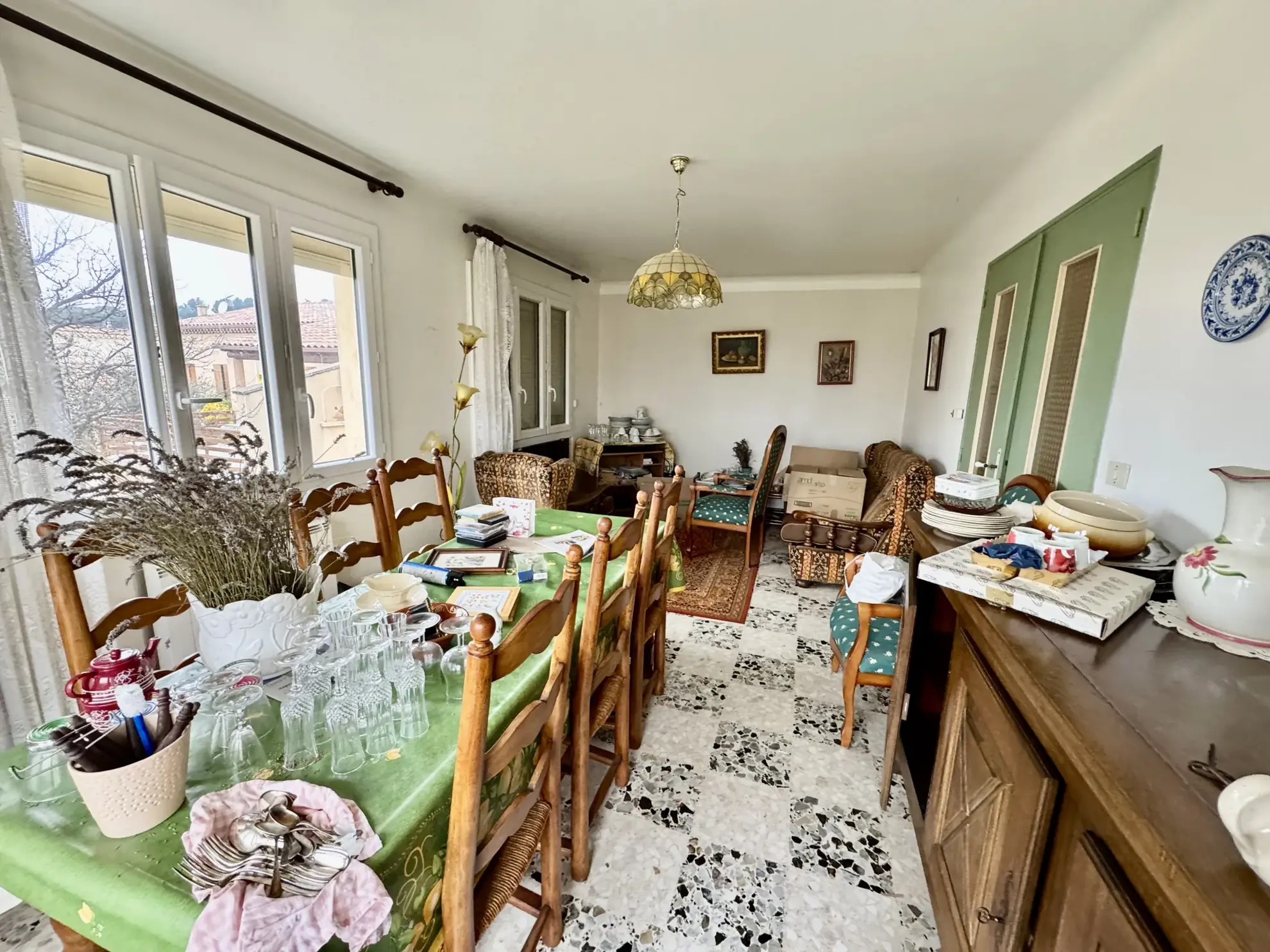Maison à rénover avec joli terrain à Laudun l'Ardoise 