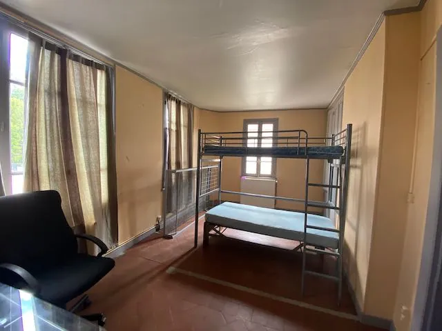 A vendre maison de ville mitoyenne de 180 m² à Le Donjon 