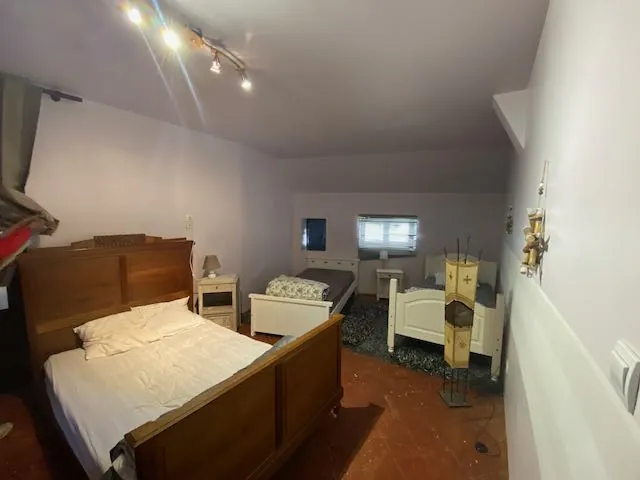 A vendre maison de ville mitoyenne de 180 m² à Le Donjon 