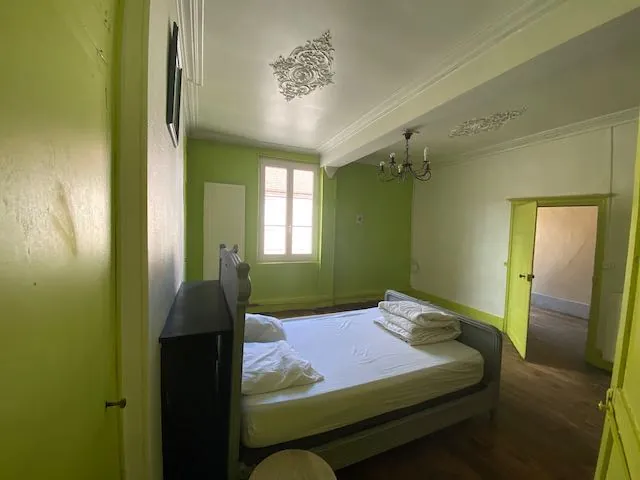A vendre maison de ville mitoyenne de 180 m² à Le Donjon 