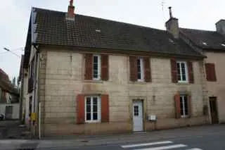 A vendre maison de ville mitoyenne de 180 m² à Le Donjon 