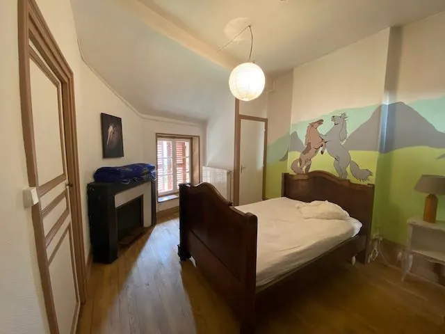 A vendre maison de ville mitoyenne de 180 m² à Le Donjon 