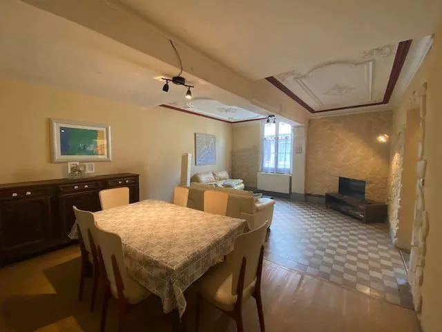 A vendre maison de ville mitoyenne de 180 m² à Le Donjon 