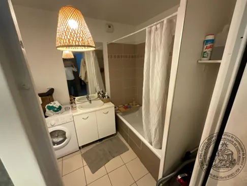Appartement T4 à Vénissieux avec terrasse et garages – Vente aux enchères à partir de 40 000 € 
