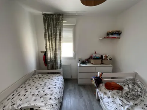Appartement T4 à Vénissieux avec terrasse et garages – Vente aux enchères à partir de 40 000 € 