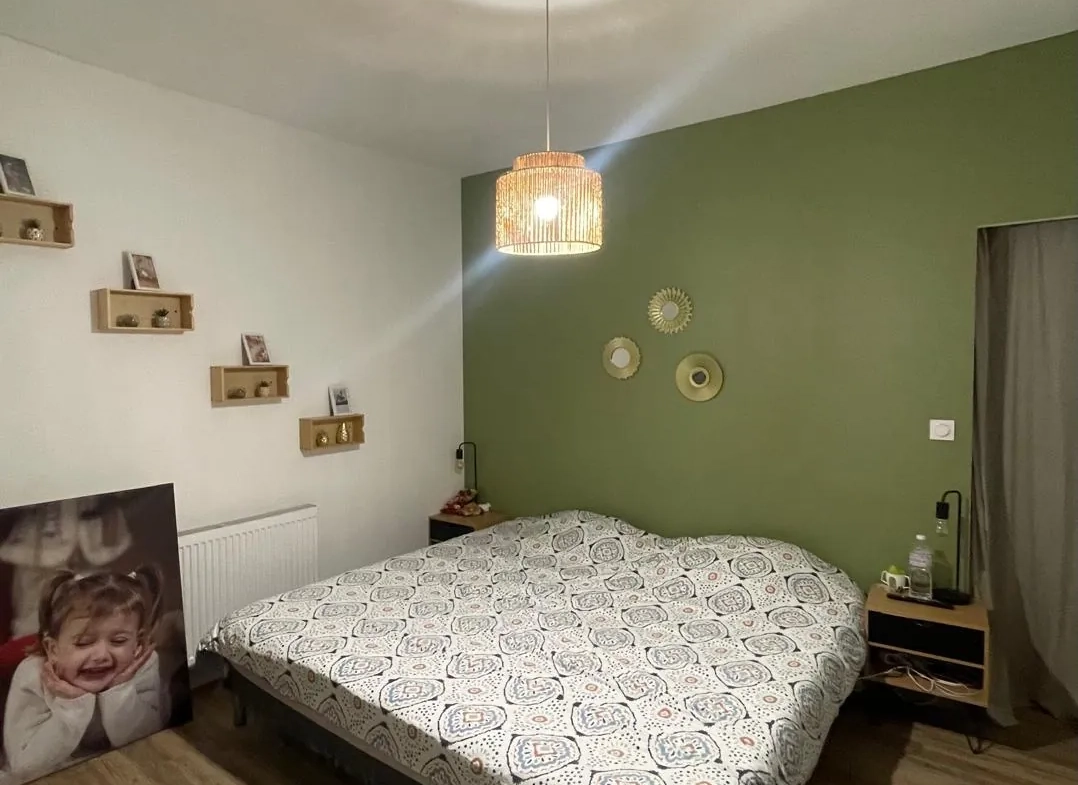 Maison rénovée de 113 m² à Commelle-Vernay avec terrasse et terrain clos 