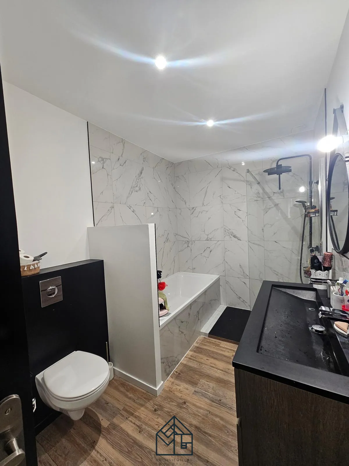 Maison rénovée de 113 m² à Commelle-Vernay avec terrasse et terrain clos 
