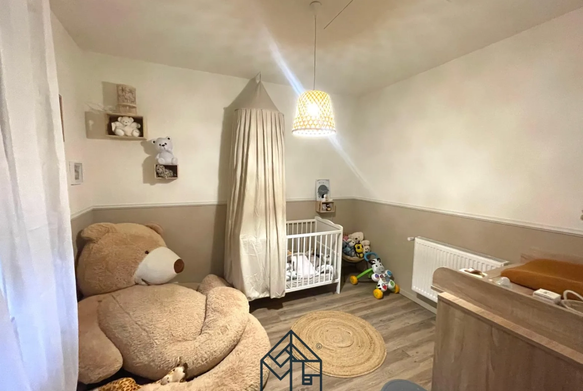 Maison rénovée de 113 m² à Commelle-Vernay avec terrasse et terrain clos 