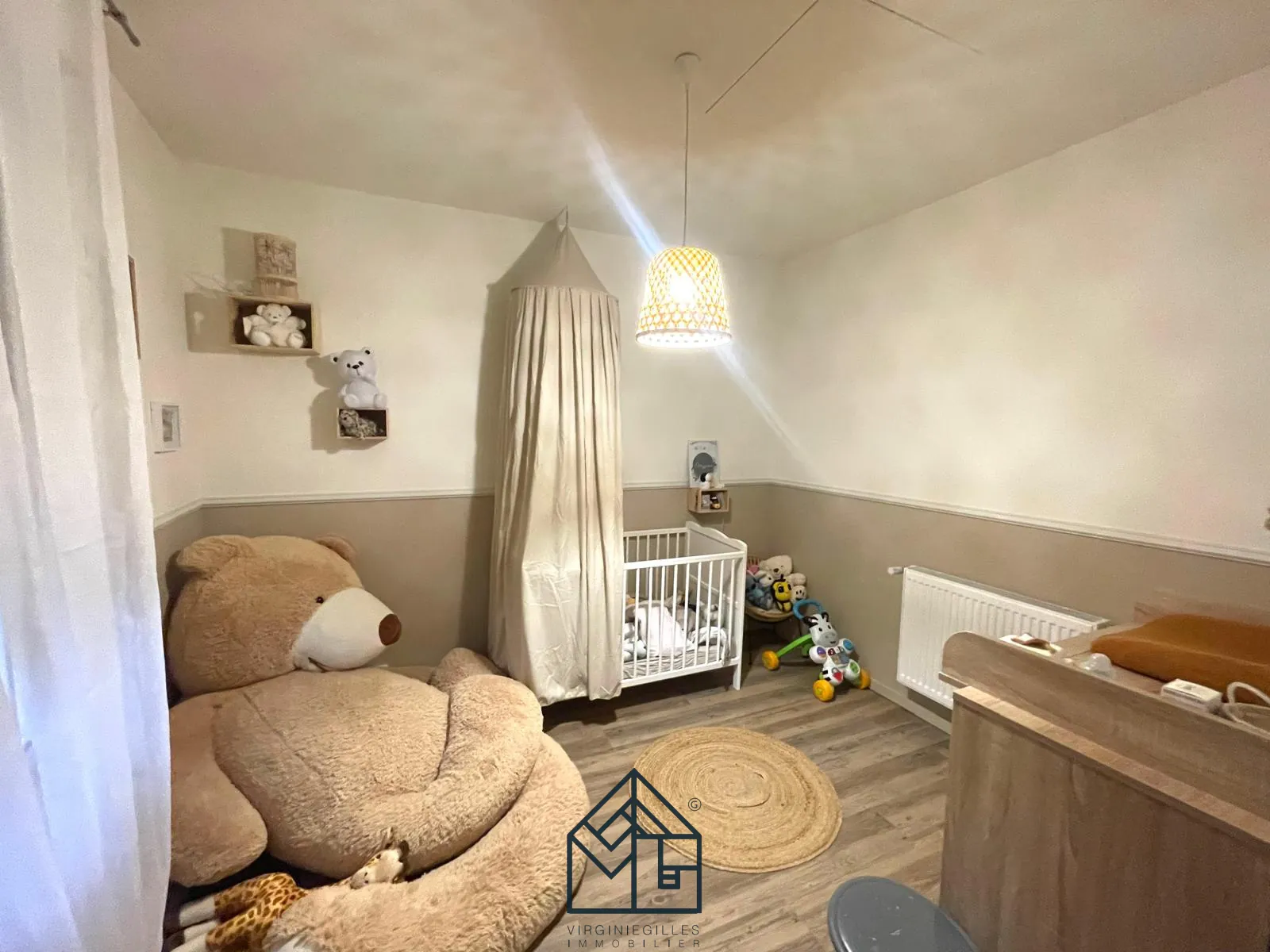 Maison rénovée de 113 m² à Commelle-Vernay avec terrasse et terrain clos 