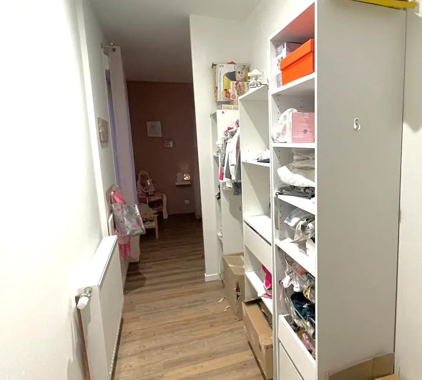 Maison rénovée de 113 m² à Commelle-Vernay avec terrasse et terrain clos 