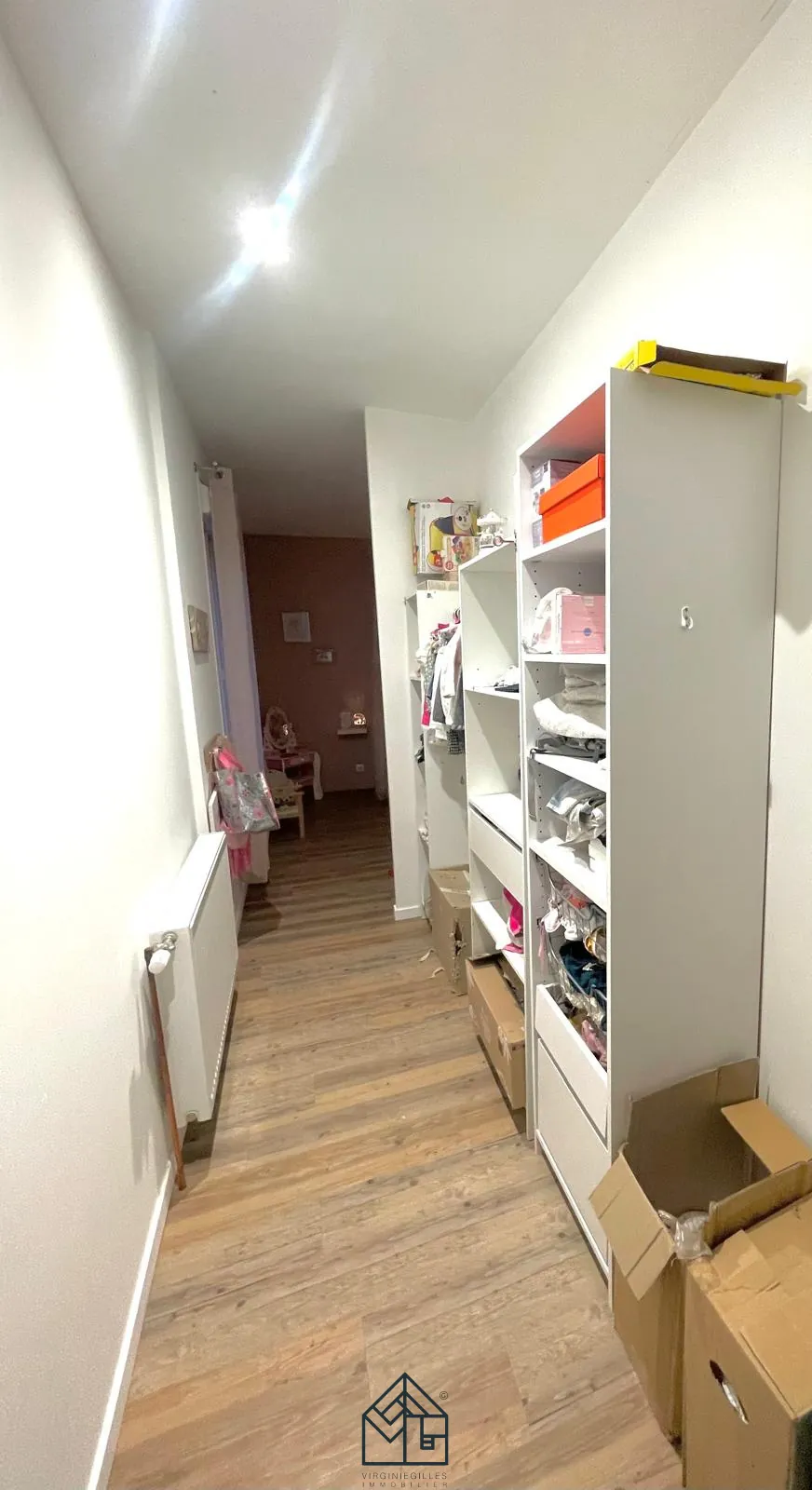 Maison rénovée de 113 m² à Commelle-Vernay avec terrasse et terrain clos 