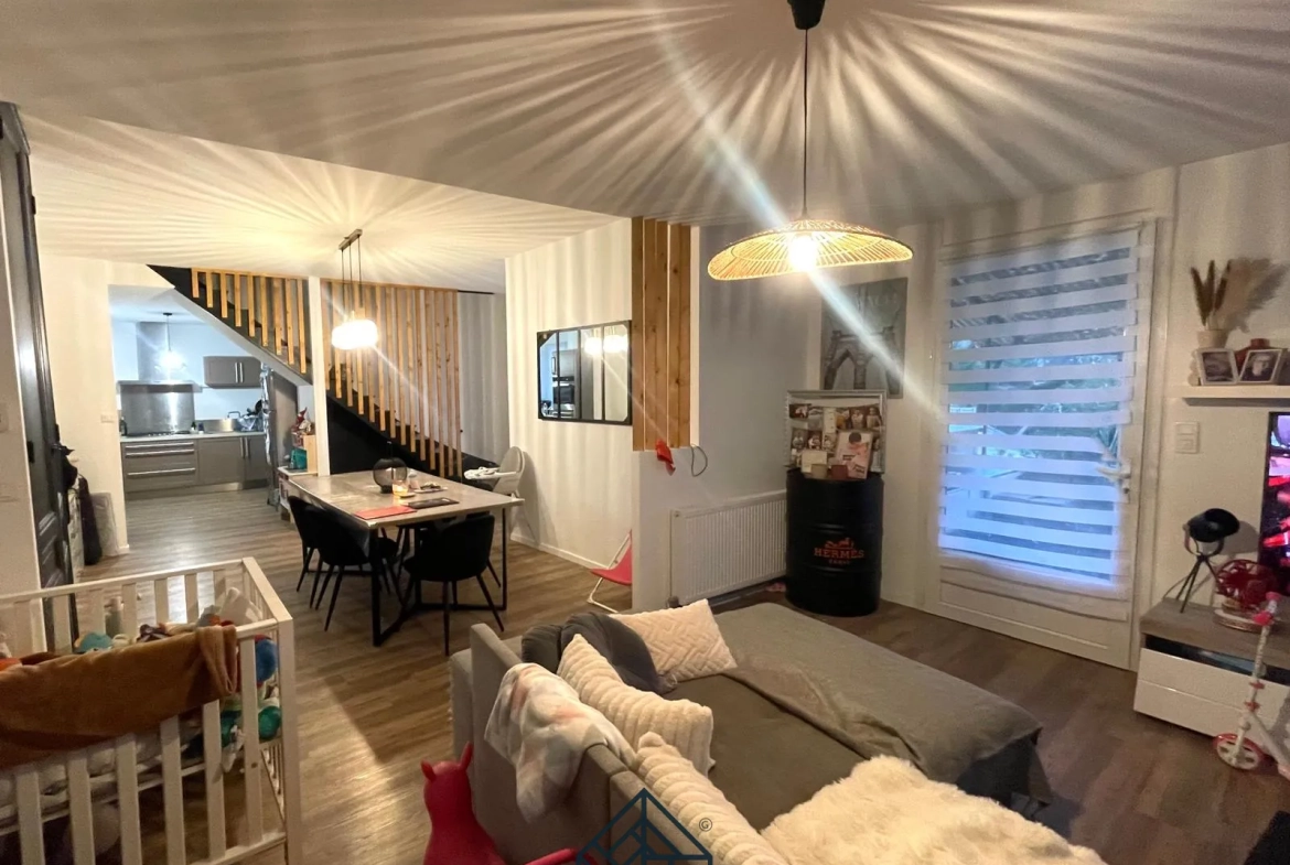 Maison rénovée de 113 m² à Commelle-Vernay avec terrasse et terrain clos 