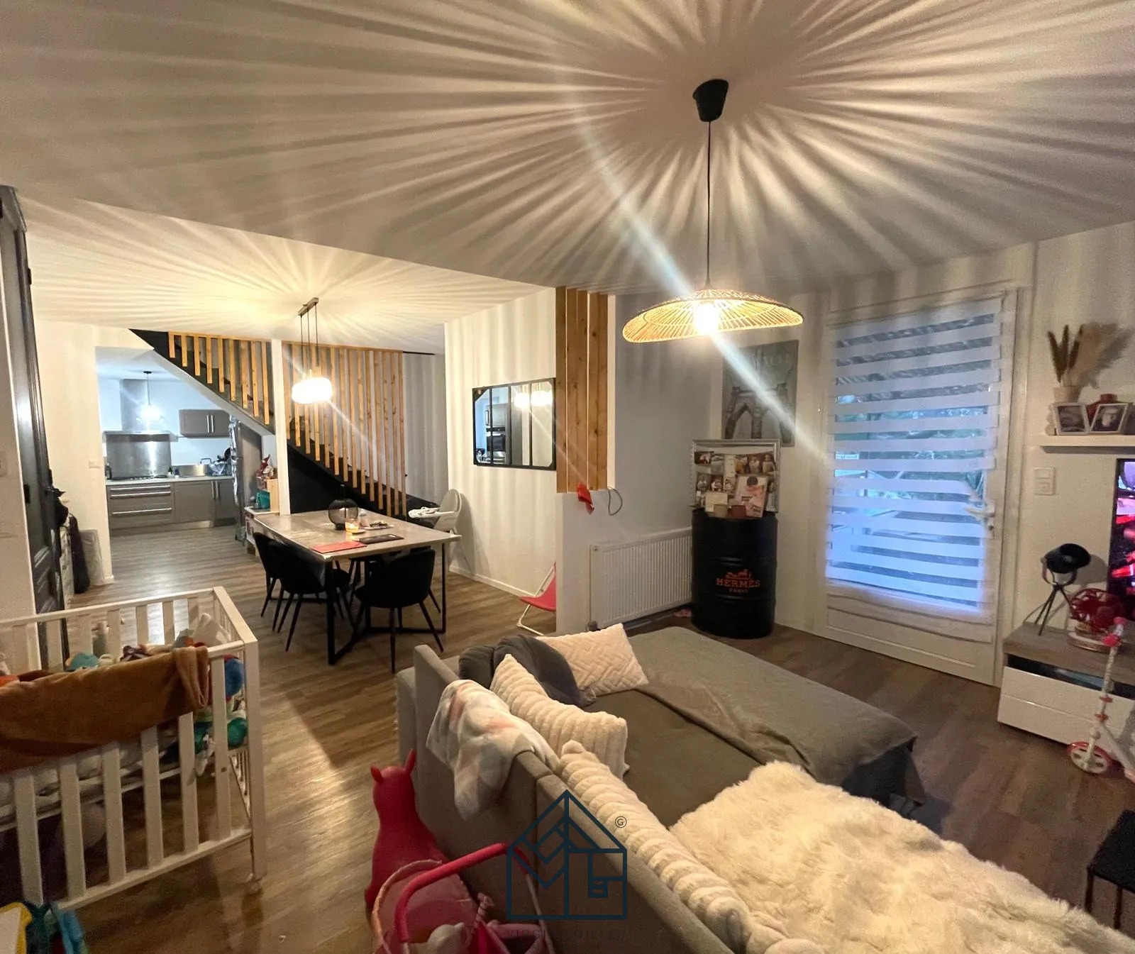 Maison rénovée de 113 m² à Commelle-Vernay avec terrasse et terrain clos 
