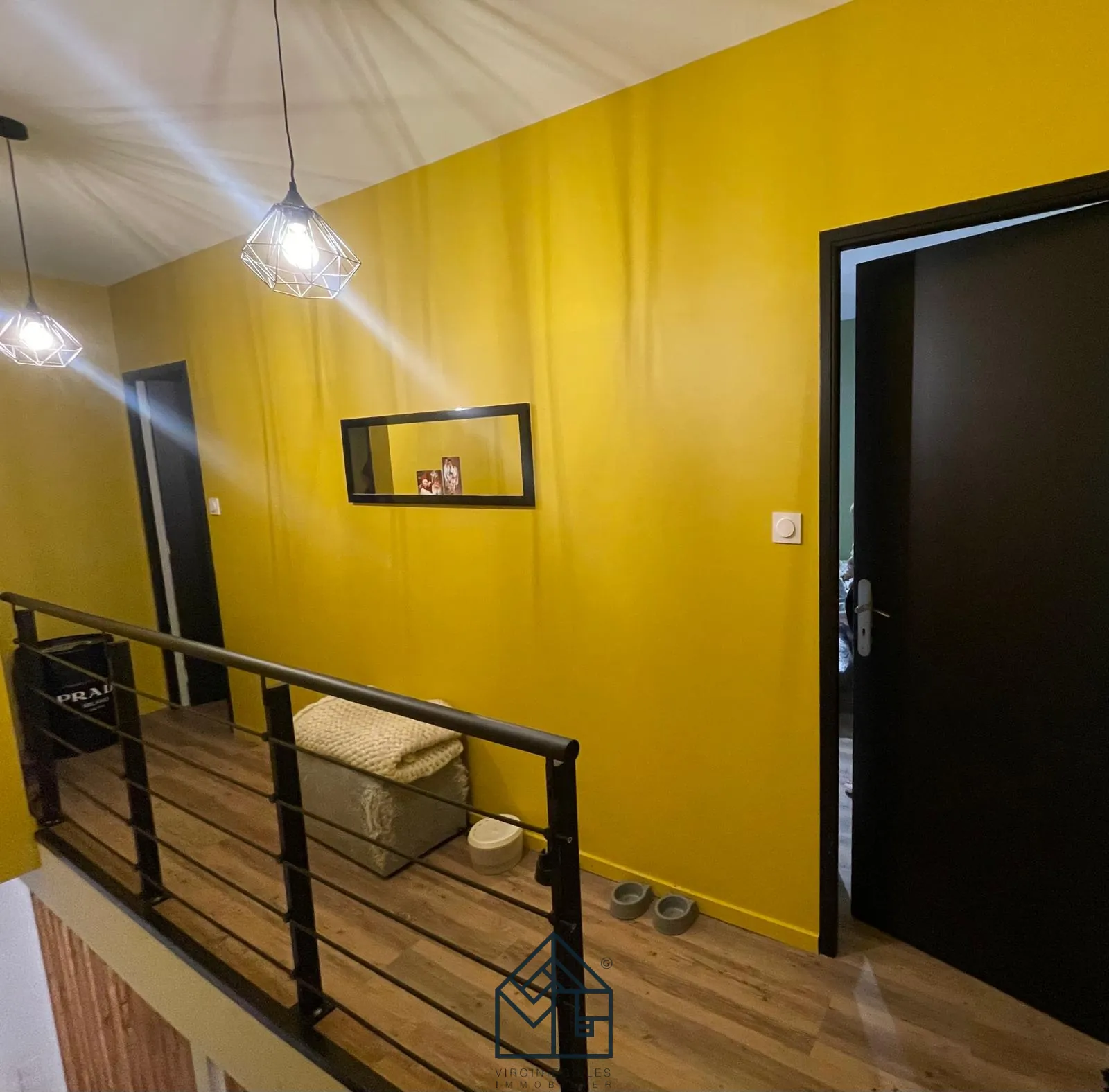 Maison rénovée de 113 m² à Commelle-Vernay avec terrasse et terrain clos 