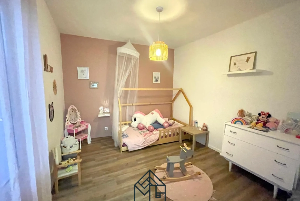 Maison rénovée de 113 m² à Commelle-Vernay avec terrasse et terrain clos 