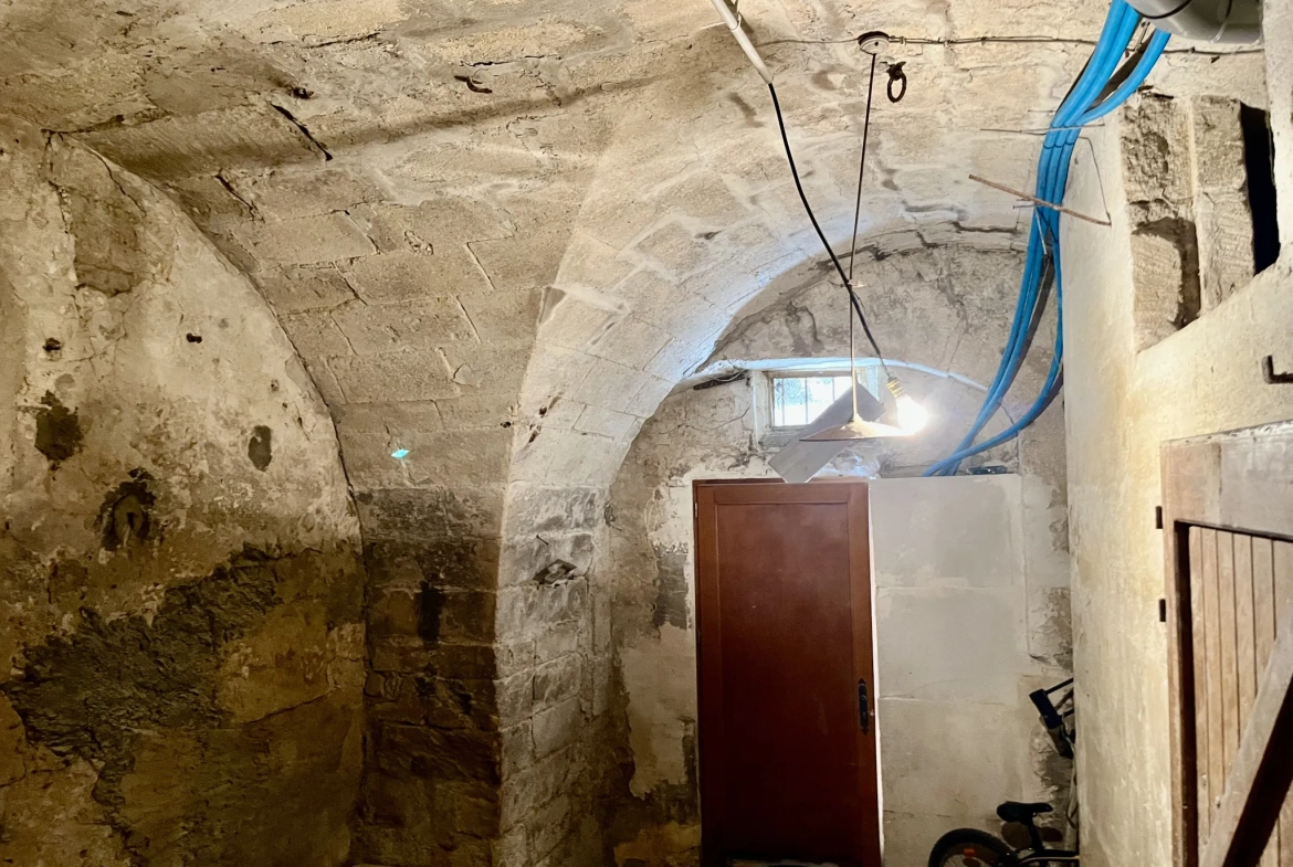 À vendre immeuble en centre-ville de Sommières avec 3 appartements et garage 