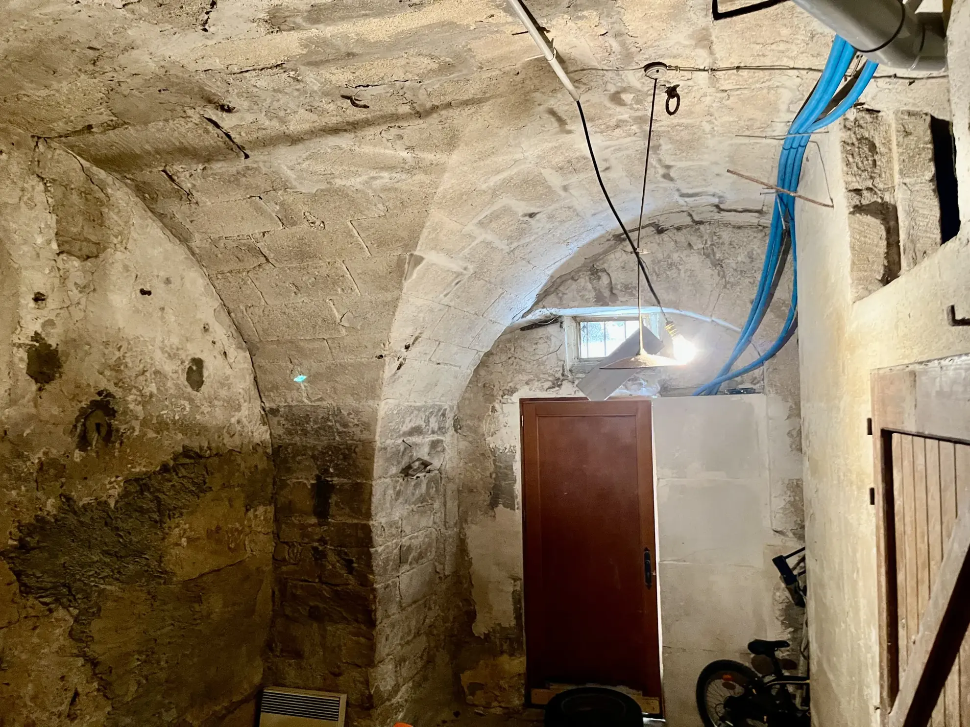 À vendre immeuble en centre-ville de Sommières avec 3 appartements et garage 