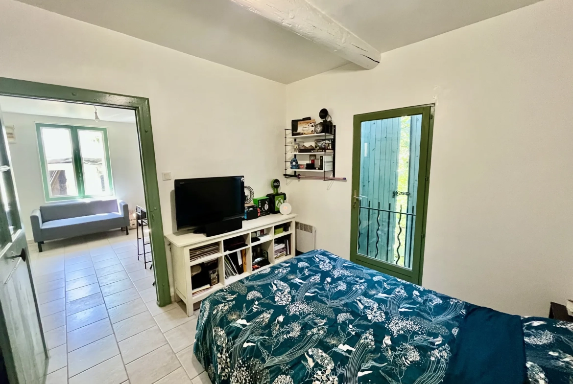 À vendre immeuble en centre-ville de Sommières avec 3 appartements et garage 