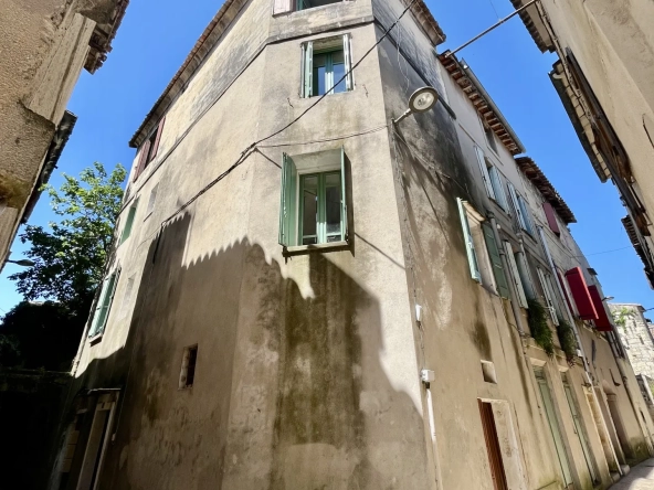 À vendre immeuble en centre-ville de Sommières avec 3 appartements et garage