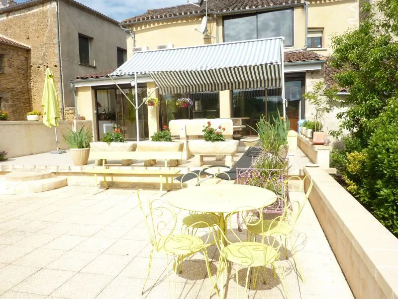 Maison avec jardin, véranda et garage à Lacapelle-Biron, proche Monflanquin 