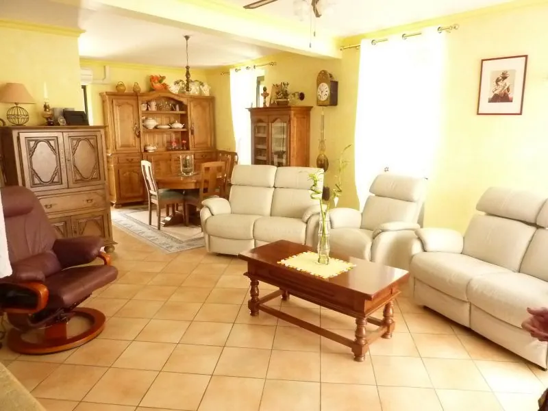 Maison avec jardin, véranda et garage à Lacapelle-Biron, proche Monflanquin 