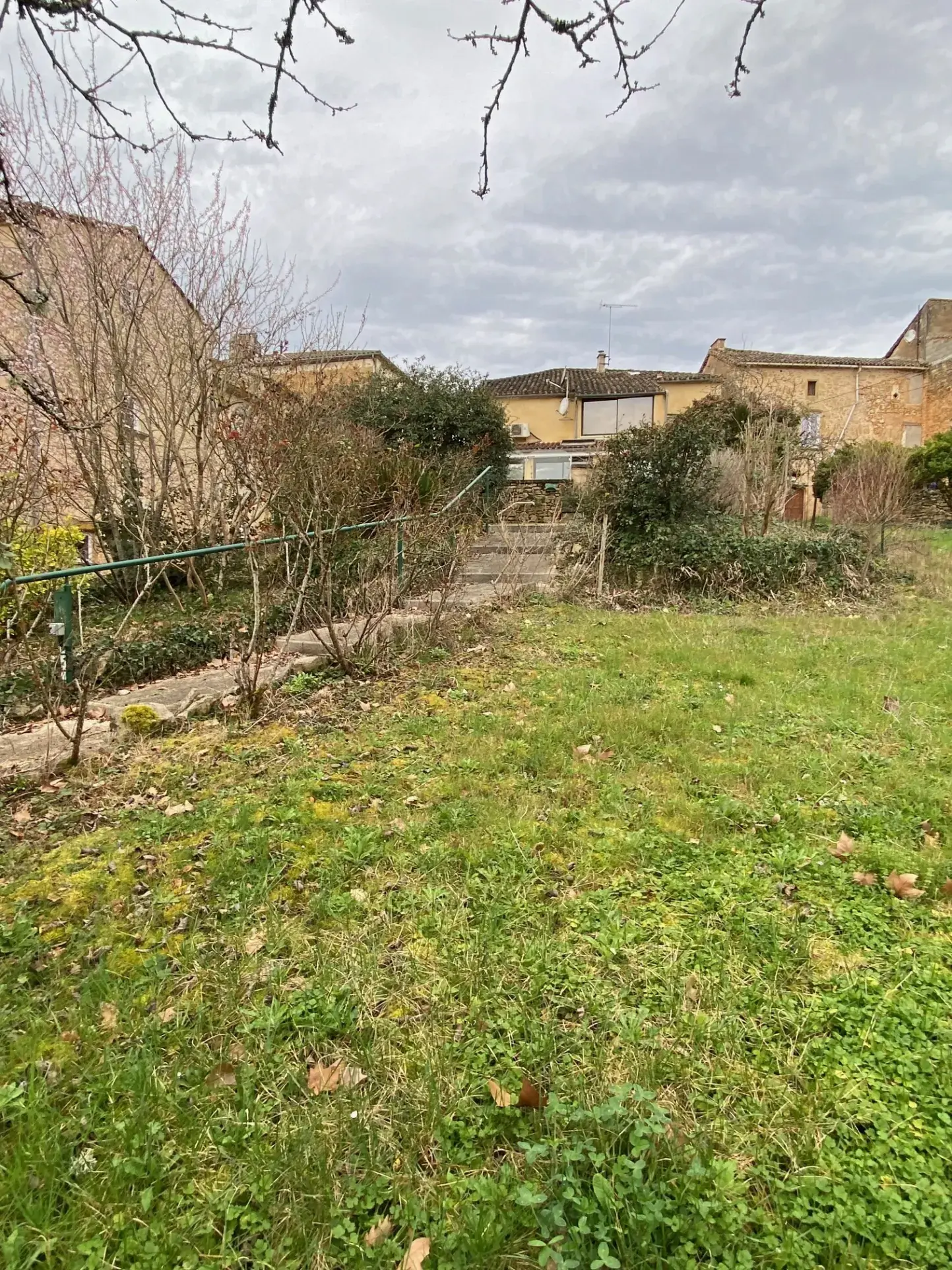 Maison avec jardin, véranda et garage à Lacapelle-Biron, proche Monflanquin 