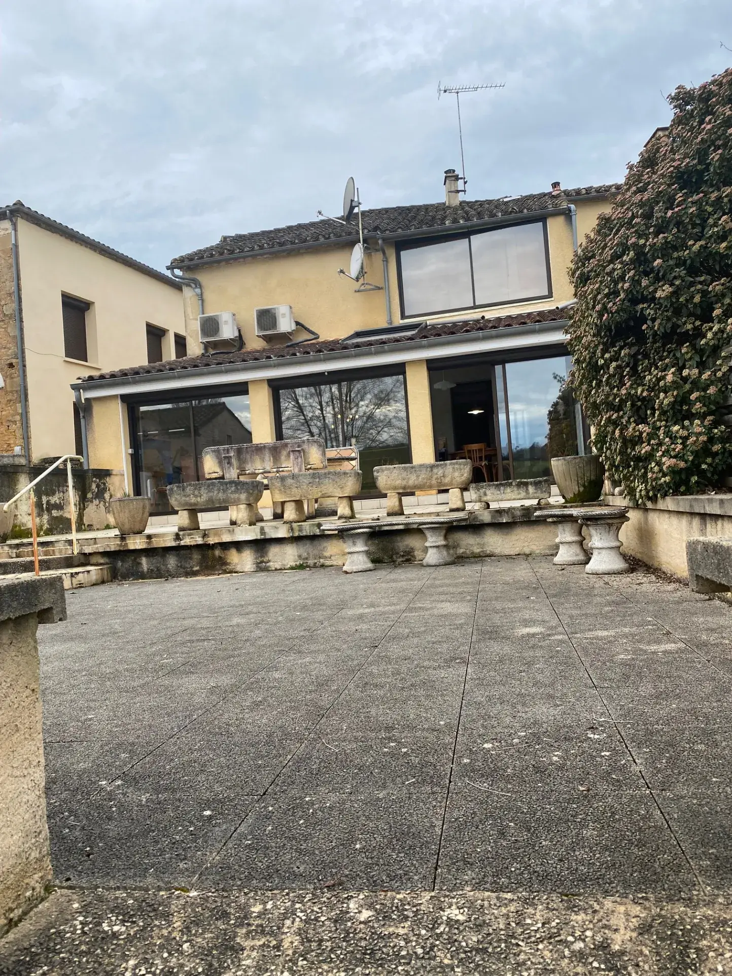 Maison avec jardin, véranda et garage à Lacapelle-Biron, proche Monflanquin 